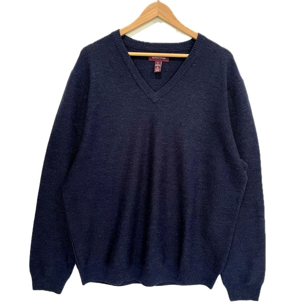 Nordstrom 100% Extra Fine Merino Wool Sweater Mens Size M Solid Classic V-Neck